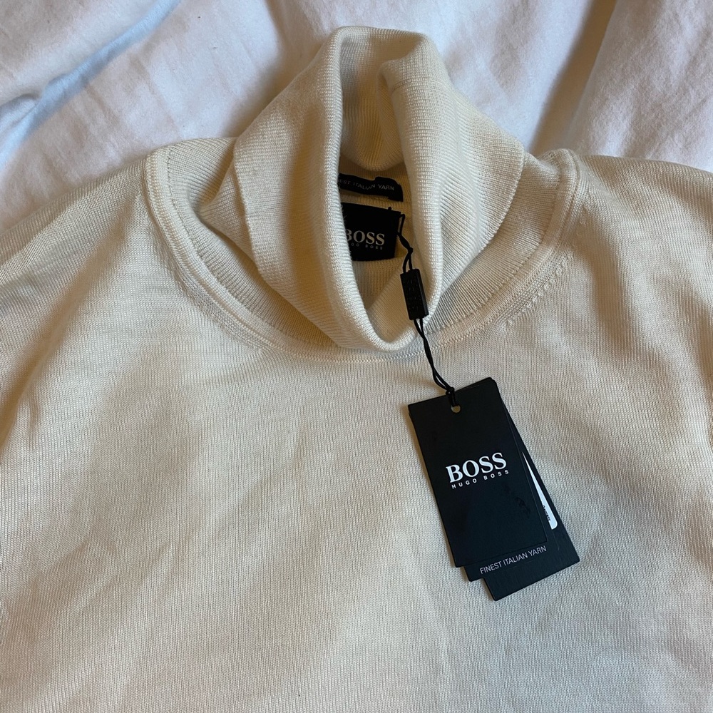 NWT XL Hugo Boss men’s white turtleneck-never worn, Italian virgin wool rollneck